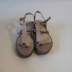 NWOB Womens Klik Panzi Taupe Beige Platform Thong Sandals 6 *